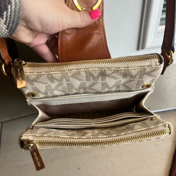 Michael Kors Fulton Small Crossbody - Picture 3 of 8